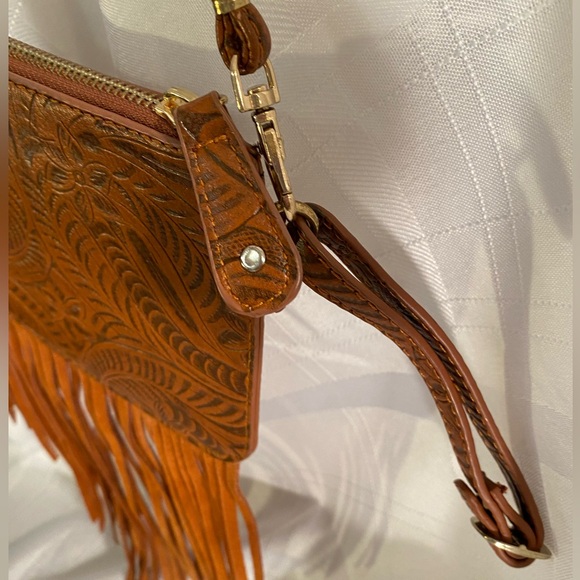 12 Days of Deals - Day 9! Street Level Brown Leaf Design Crossbody w/ Wristlet. - Picture 4 of 7